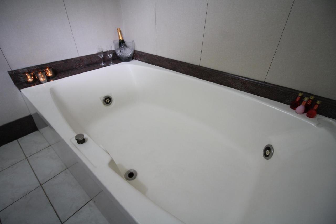 Status Motel เบโลโอรีซอนชี ภายนอก รูปภาพ