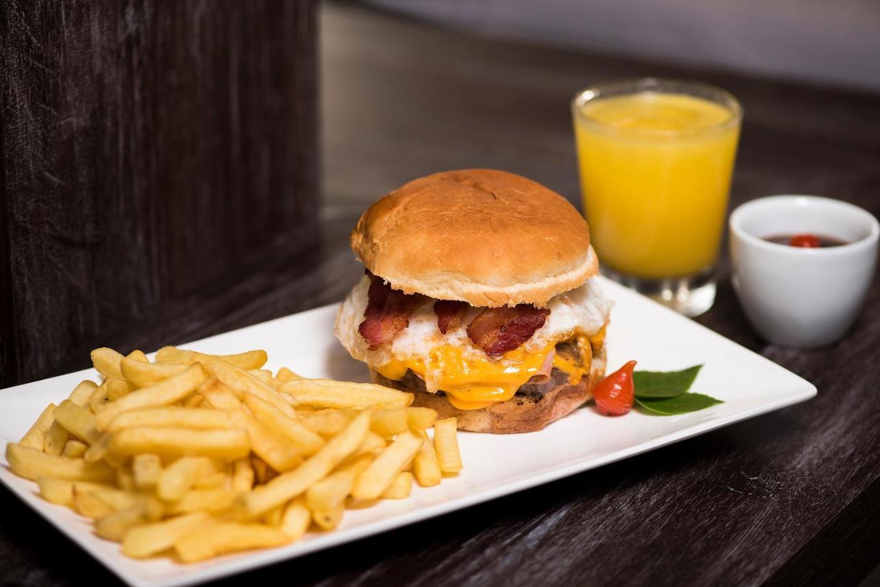 Status Motel เบโลโอรีซอนชี ภายนอก รูปภาพ