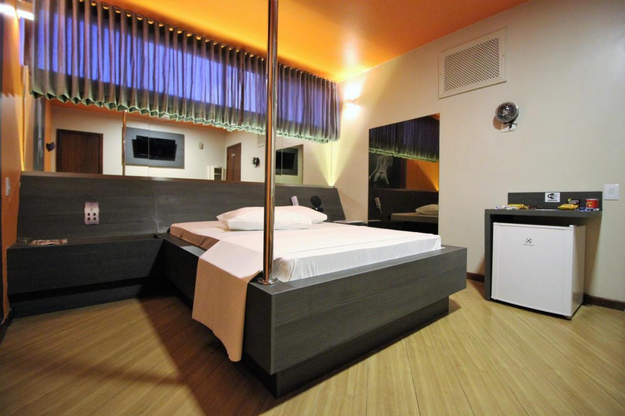 Status Motel เบโลโอรีซอนชี ภายนอก รูปภาพ